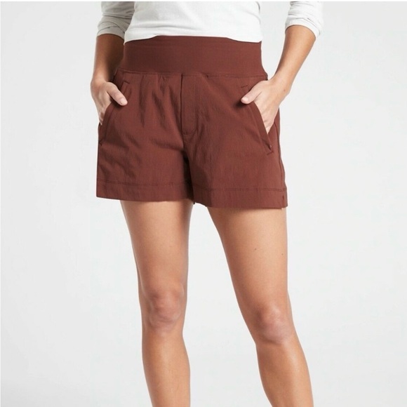 Athleta Pants - Athleta Trekkie North Shorts Zipper Pockets Burgundy Size 0
